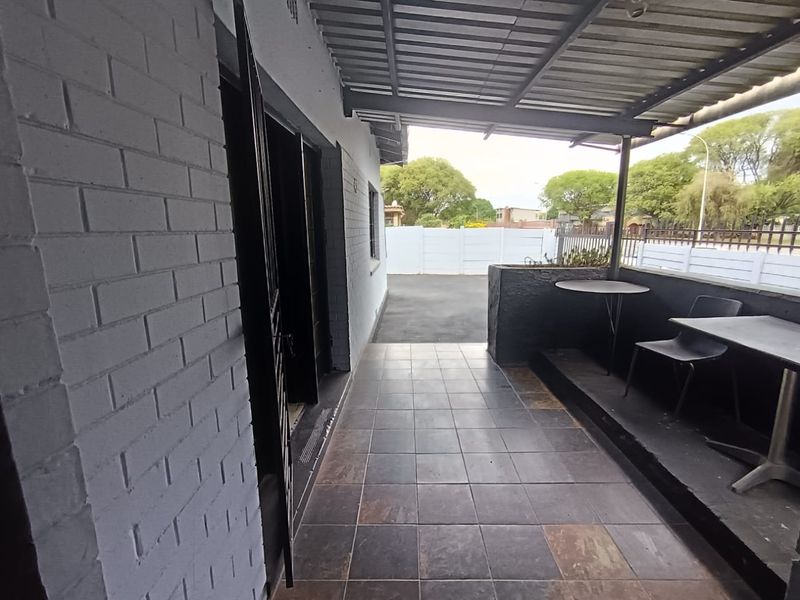 Perfectly Located Home in Dalview with Granny Flat - Photo 7