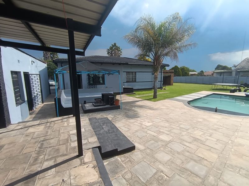 Perfectly Located Home in Dalview with Granny Flat - Photo 6