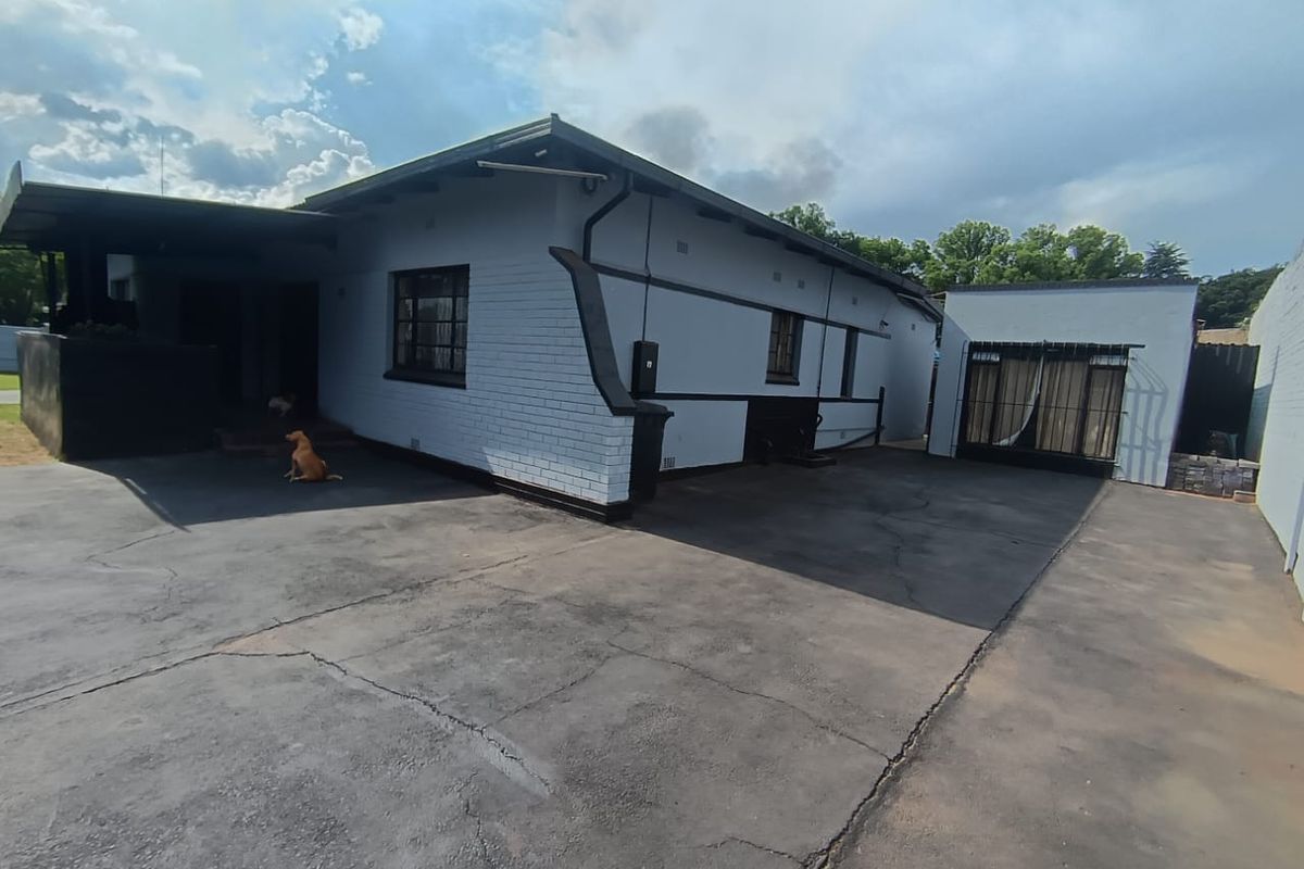 Perfectly Located Home in Dalview with Granny Flat - Photo 3