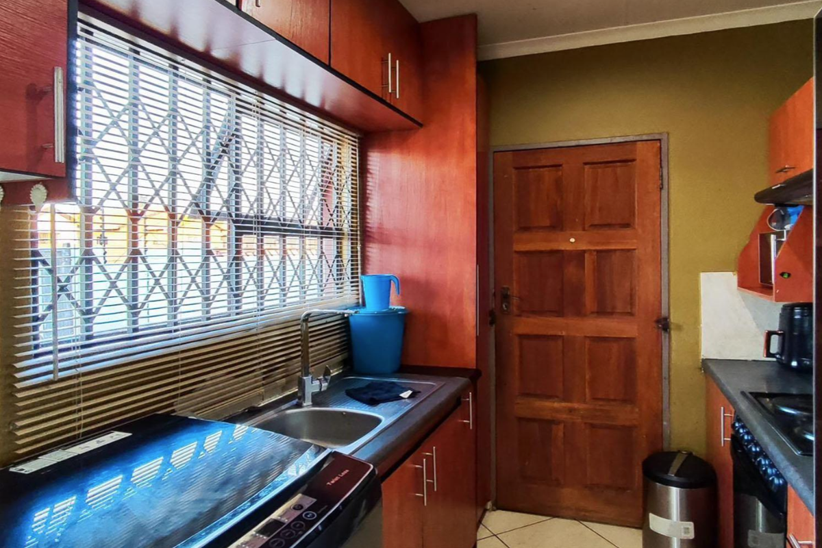 Modern 3-Bedroom Family Home for Sale in Dawn Park Ext 42, Boksburg - Photo 4