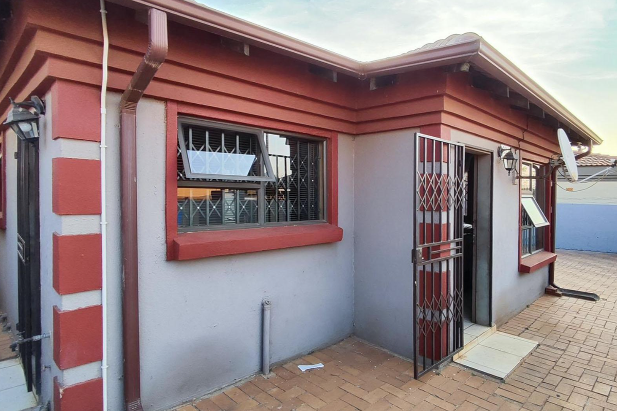 Modern 3-Bedroom Family Home for Sale in Dawn Park Ext 42, Boksburg - Photo 2