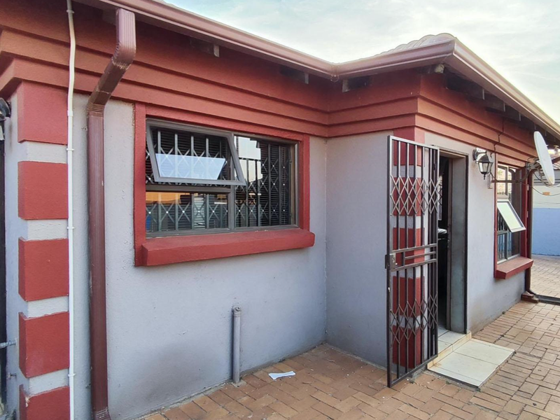 Modern 3-Bedroom Family Home for Sale in Dawn Park Ext 42, Boksburg - Photo 2