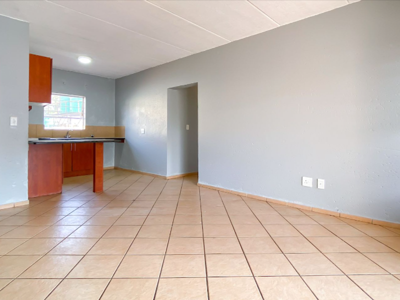 Discover Your Ideal Home at Rothchild Manor, Roodepoort - Photo 10