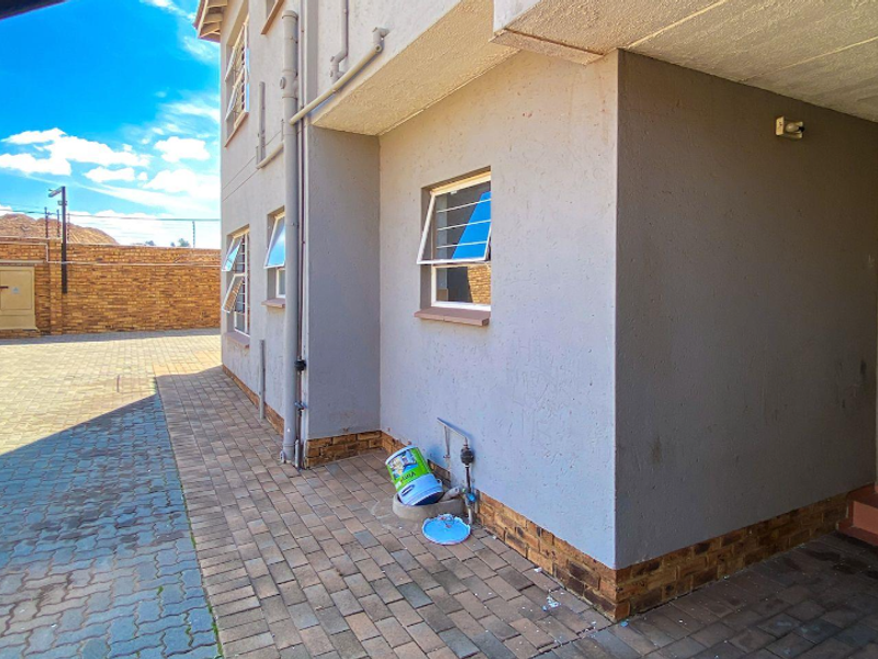 Discover Your Ideal Home at Rothchild Manor, Roodepoort - Photo 9