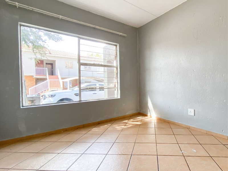 Discover Your Ideal Home at Rothchild Manor, Roodepoort - Photo 7