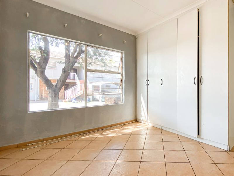 Discover Your Ideal Home at Rothchild Manor, Roodepoort - Photo 5