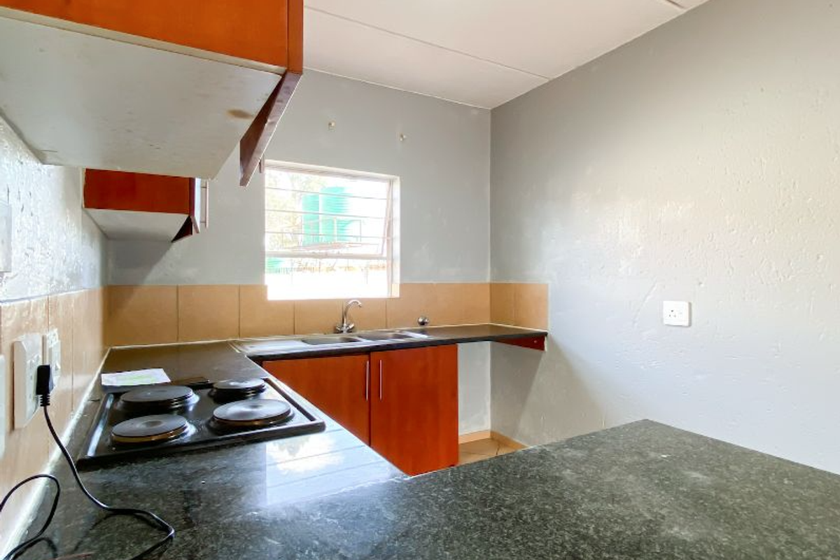 Discover Your Ideal Home at Rothchild Manor, Roodepoort - Photo 3