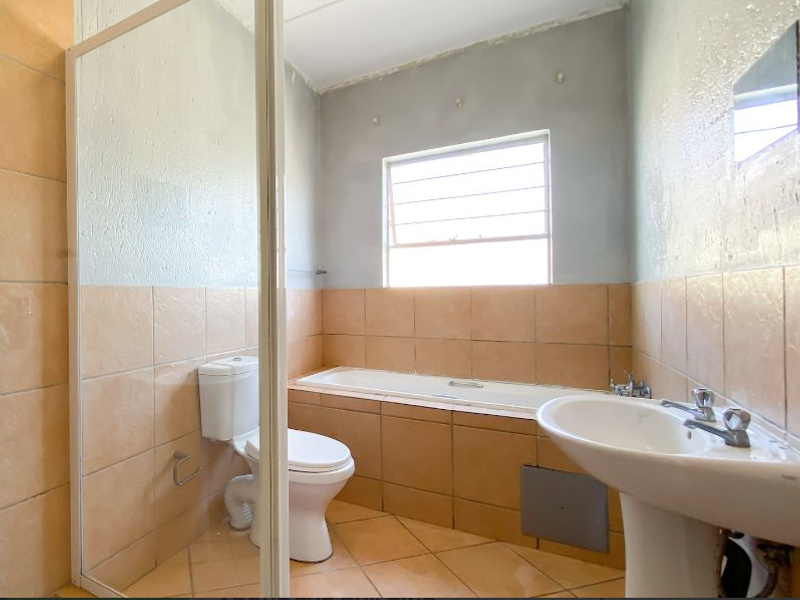 Discover Your Ideal Home at Rothchild Manor, Roodepoort - Photo 4