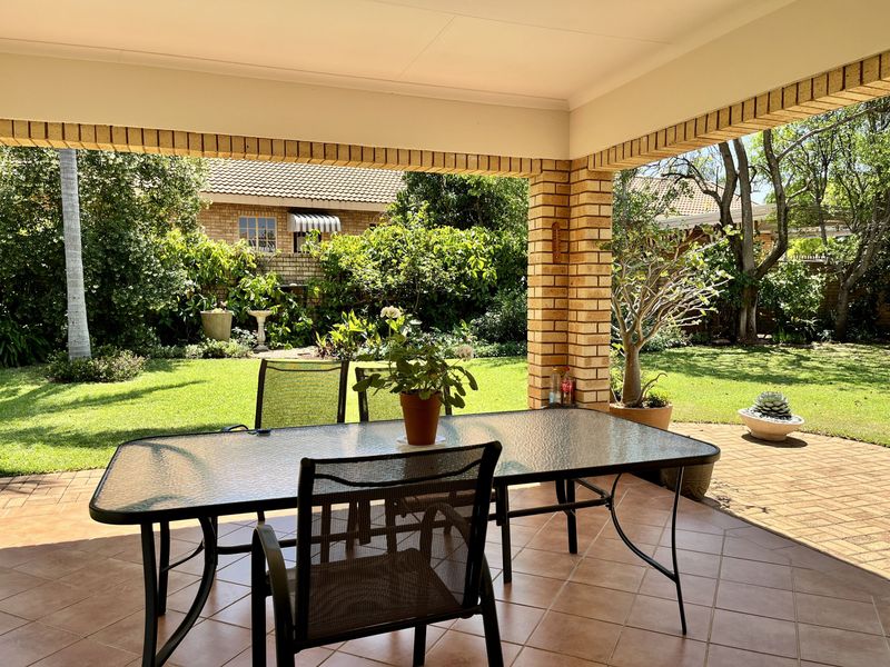 Immaculate townhouse with all the extras, situated in safe and quiet gated estate. - Photo 6