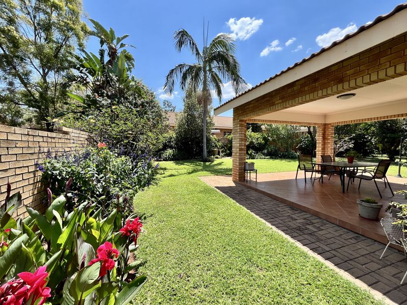 Immaculate townhouse with all the extras, situated in safe and quiet gated estate. - Photo 7