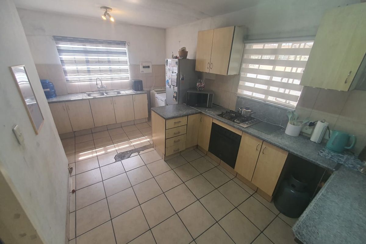 Modern Double- Storey Home in Secure Estate in Brakpan North - Photo 3