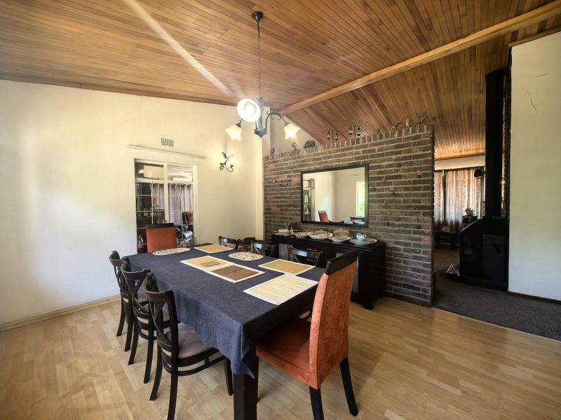 Established Home and Suburb! - Photo 5