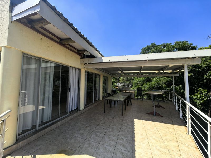 Established Home and Suburb! - Photo 10