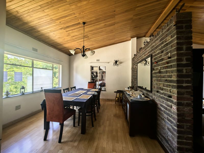 Established Home and Suburb! - Photo 6