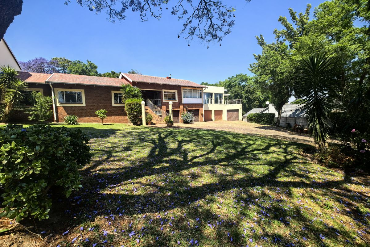 Established Home and Suburb! - Photo 2