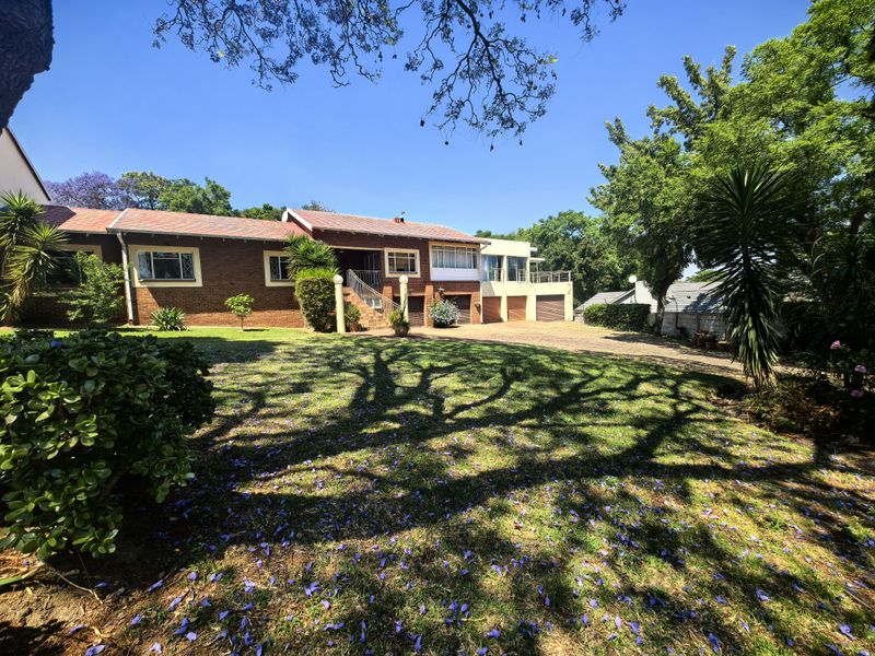 Established Home and Suburb! - Photo 2