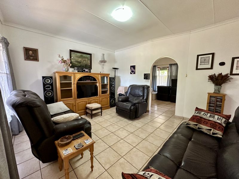 Low-Maintenance Face brick Home for Sale in a Peaceful Cul-de-Sac - Photo 3