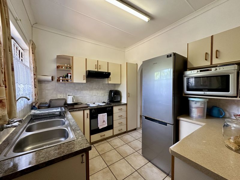 Low-Maintenance Face brick Home for Sale in a Peaceful Cul-de-Sac - Photo 4