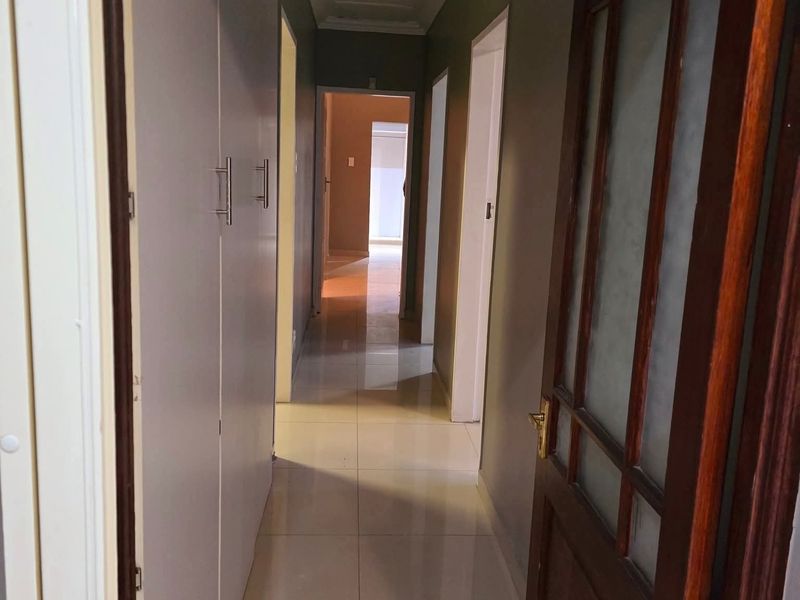 Spacious & Stylish 3-Bedroom House in the Green Area - Photo 9