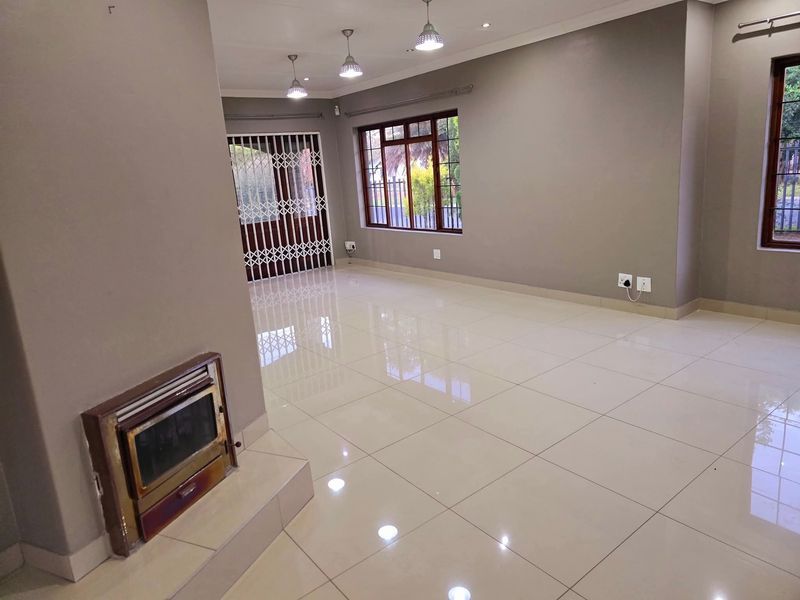 Spacious & Stylish 3-Bedroom House in the Green Area - Photo 4