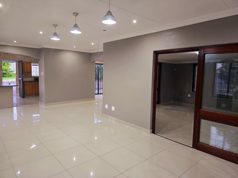 Spacious & Stylish 3-Bedroom House in the Green Area - Photo 5