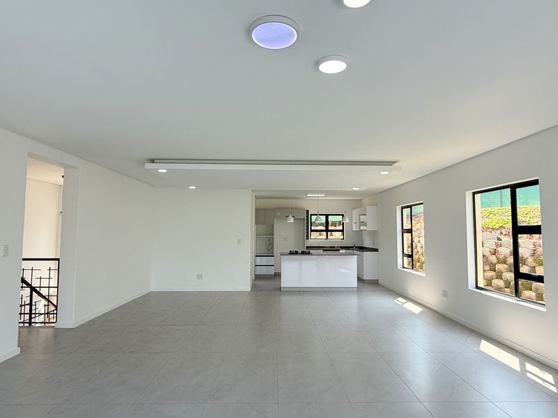 Modern Coastal Living in the Heart of La Mercy - Photo 7