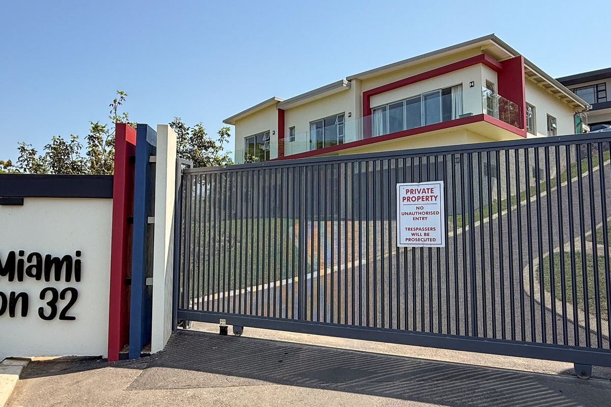 Modern Coastal Living in the Heart of La Mercy - Photo 3