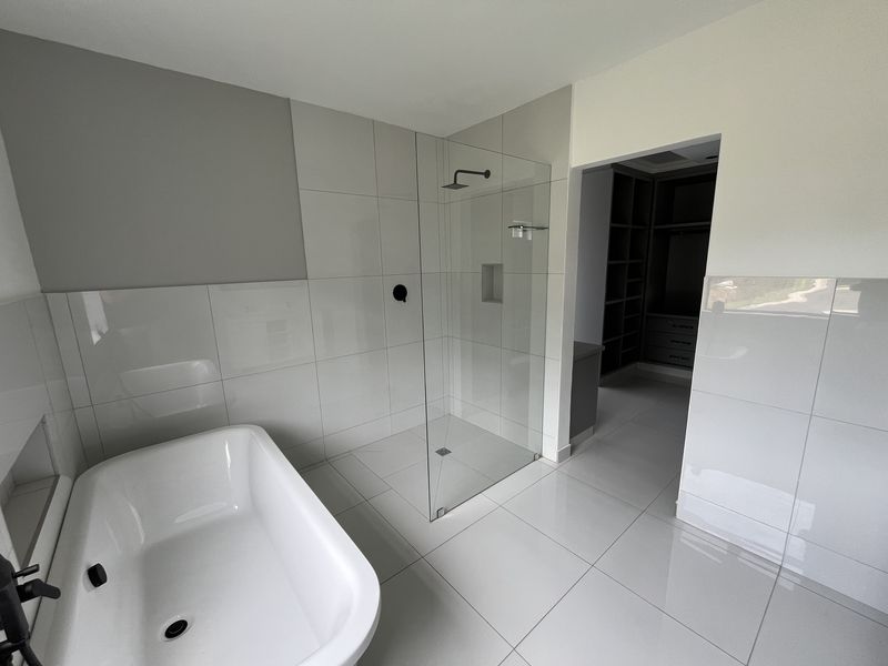 Modern Coastal Living in the Heart of La Mercy - Photo 9