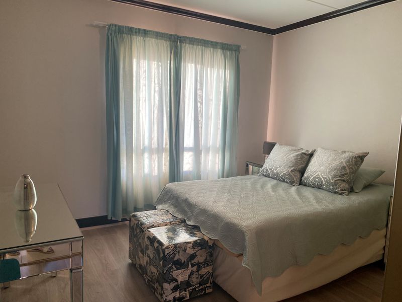 SIMPLY THE BEST - SECURE, STYLISH GROUND FLOOR APARTMENT - Photo 7