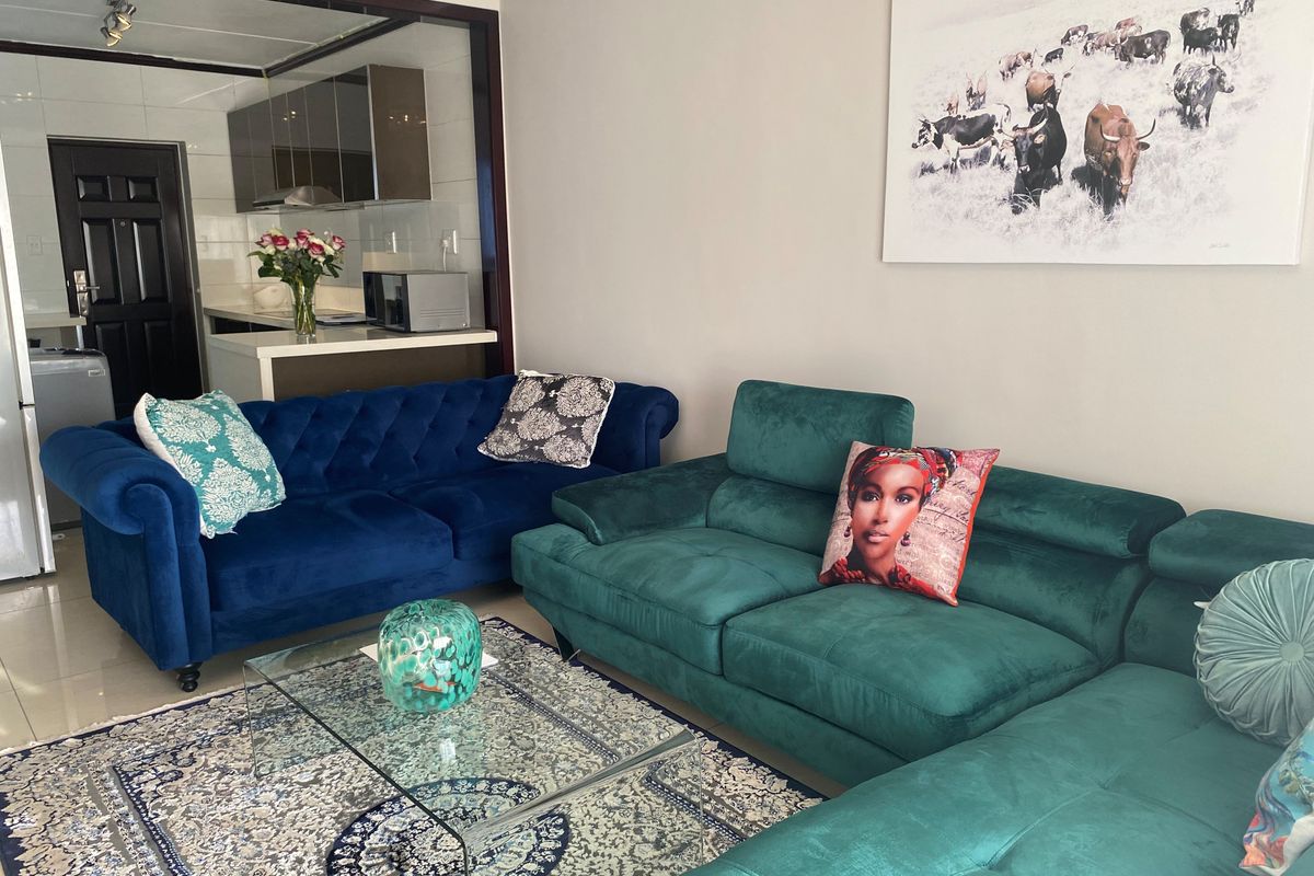 SIMPLY THE BEST - SECURE, STYLISH GROUND FLOOR APARTMENT - Photo 3