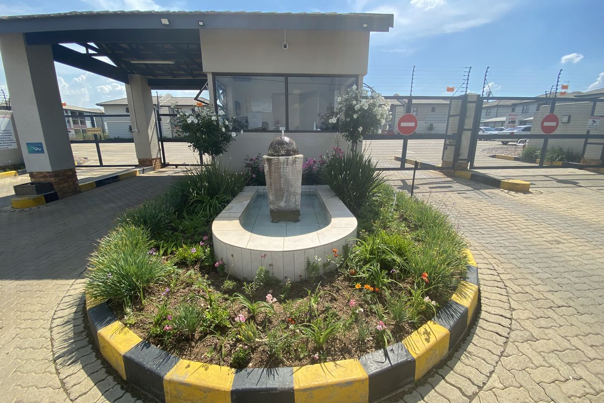 2 Bedroom Apartment in Norton Park - Photo 4