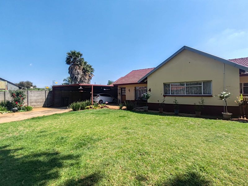 3 Bedroom House for Sale in Krugersrus - Photo 2