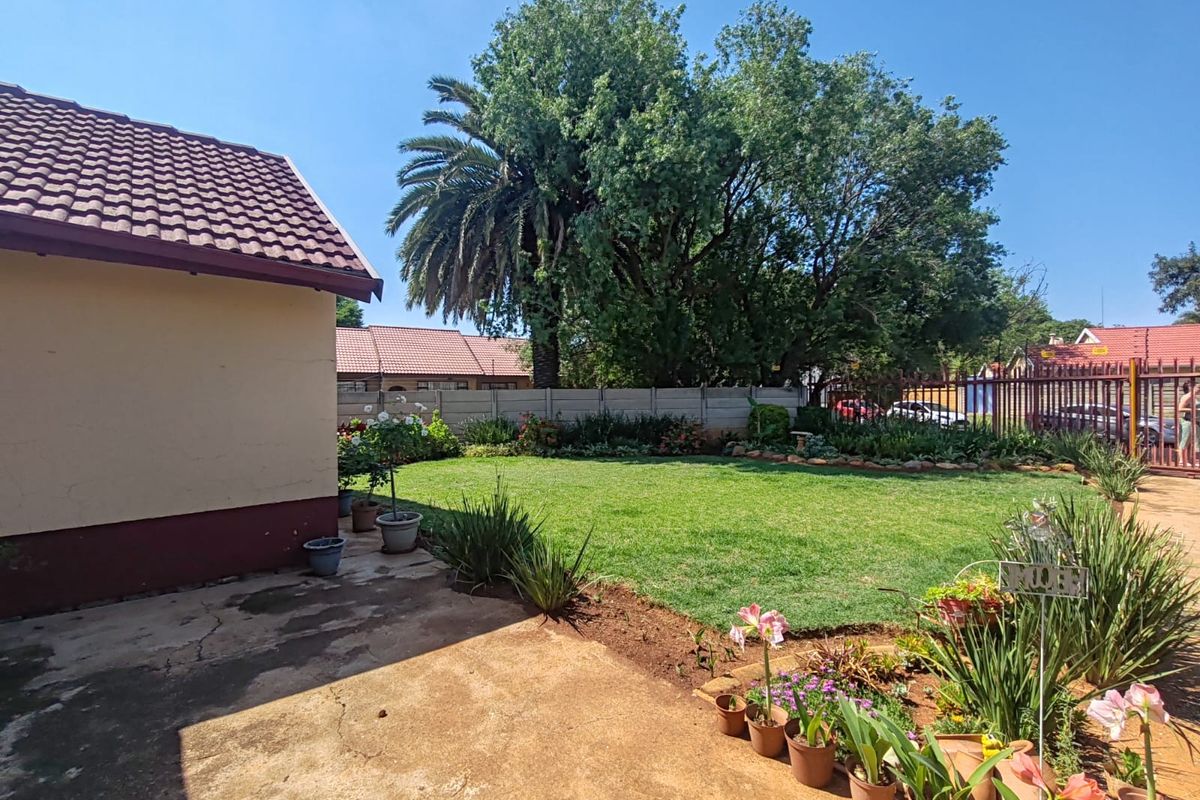 3 Bedroom House for Sale in Krugersrus - Photo 5
