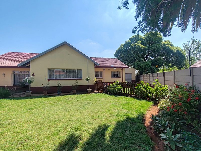 3 Bedroom House for Sale in Krugersrus - Photo 3