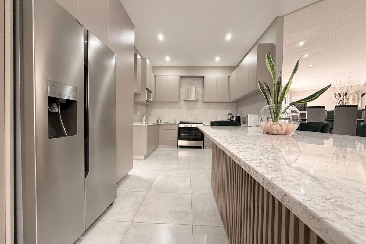 Newly Renovated Modern Luxurious Home Upper Hutten Heights - Photo 4