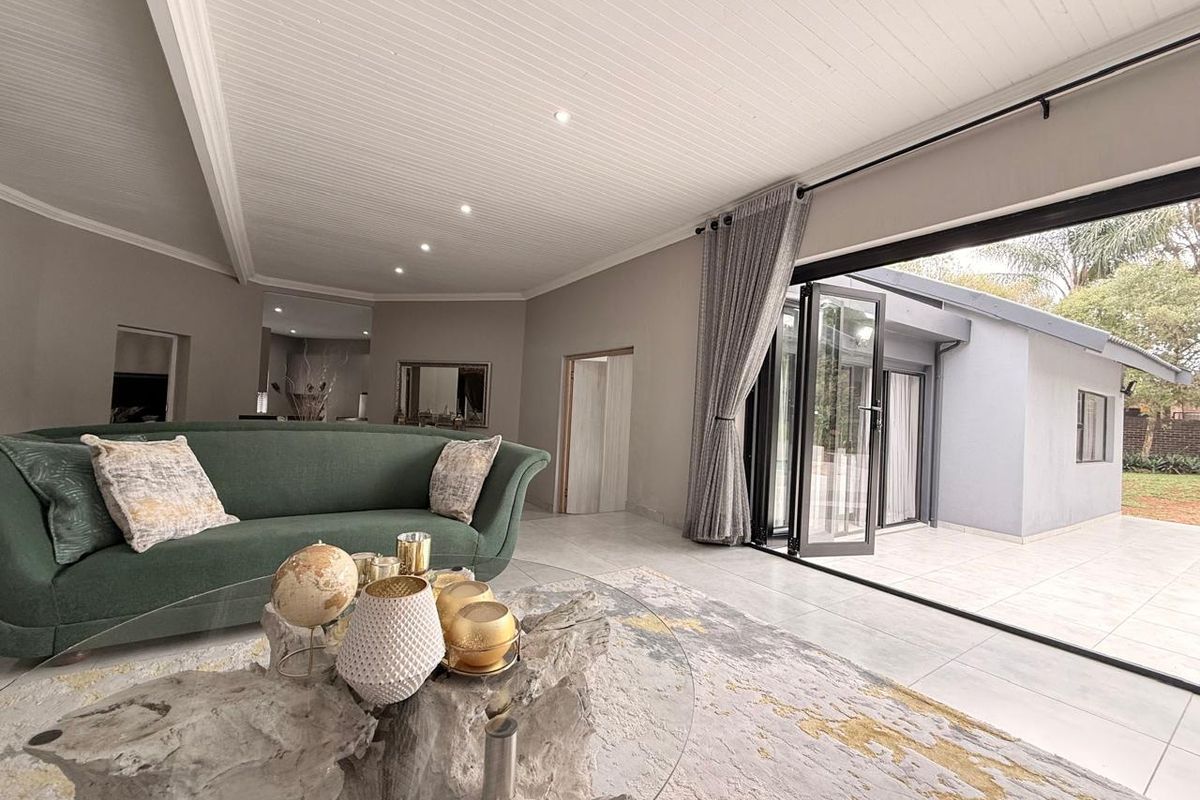 Newly Renovated Modern Luxurious Home Upper Hutten Heights - Photo 2