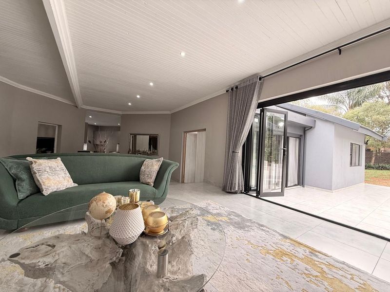 Newly Renovated Modern Luxurious Home Upper Hutten Heights - Photo 2