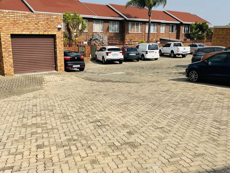 Apartment Rental Monthly In Kempton Park - Photo 8