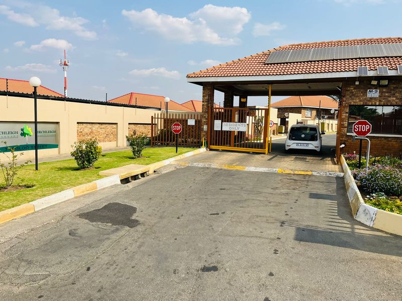 Apartment Rental Monthly In Kempton Park - Photo 4