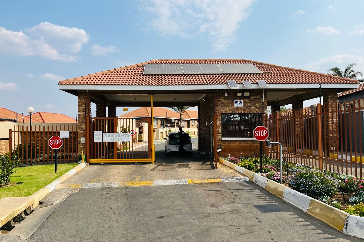 Apartment Rental Monthly In Kempton Park - Photo 2