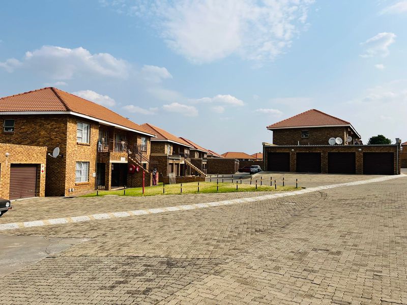 Apartment Rental Monthly In Kempton Park - Photo 5