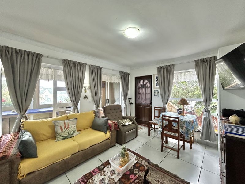 Marina Martinique Apartment with Sea Views & Pool Access - Walk to the beach - Photo 2