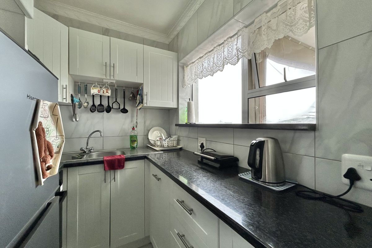 Marina Martinique Apartment with Sea Views & Pool Access - Walk to the beach - Photo 5