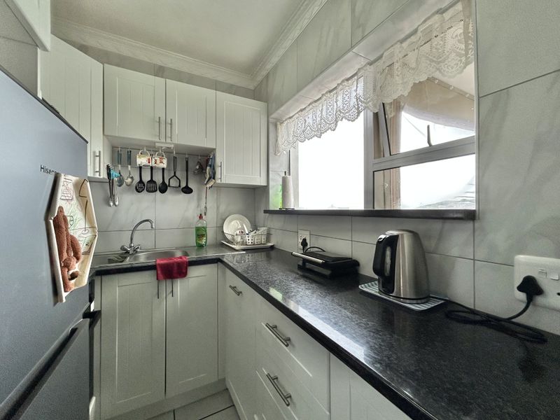 Marina Martinique Apartment with Sea Views & Pool Access - Walk to the beach - Photo 5