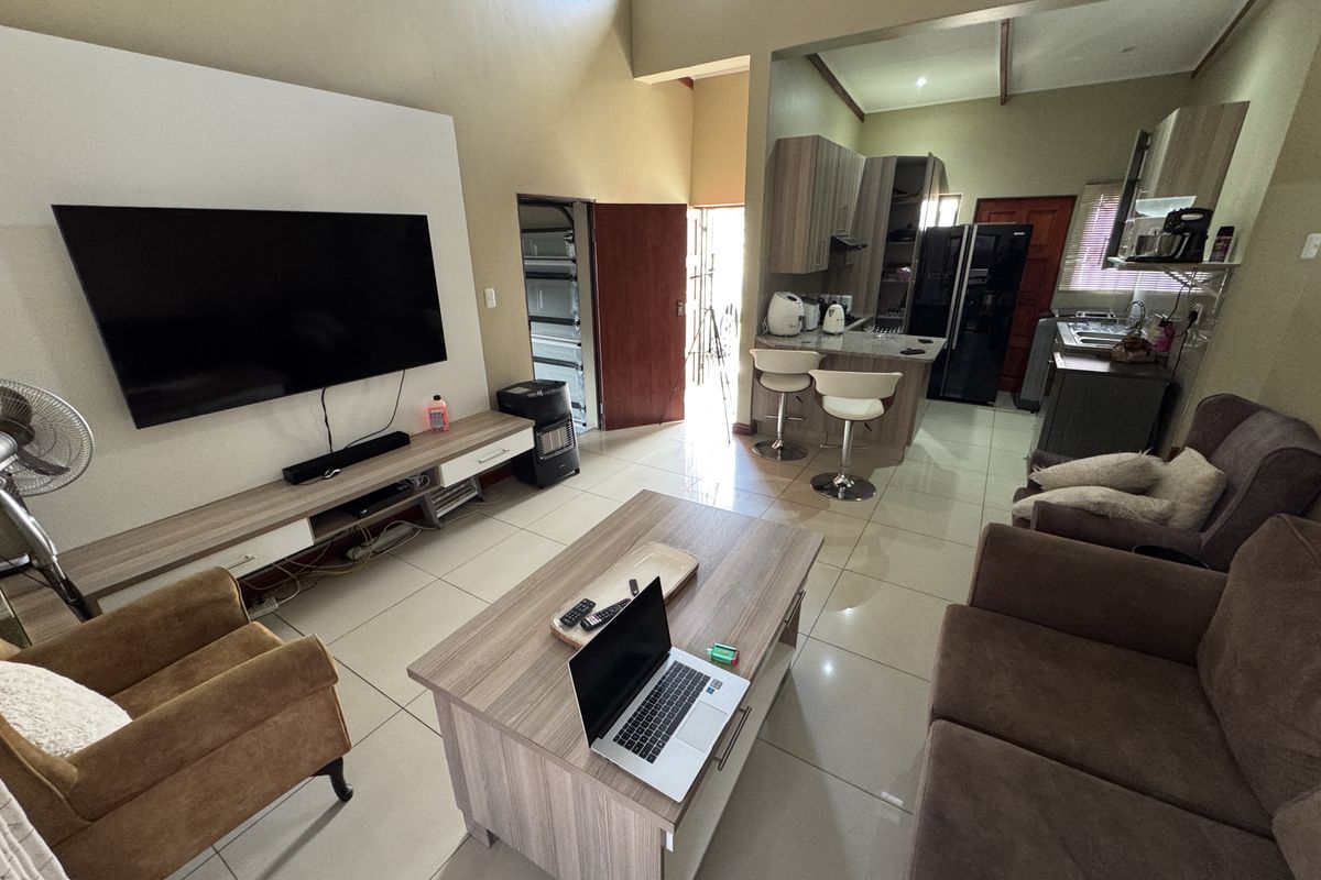 Modern 3-Bedroom Home with Inverter and Backup Water in Secure Ben Fleur Estate. - Photo 5