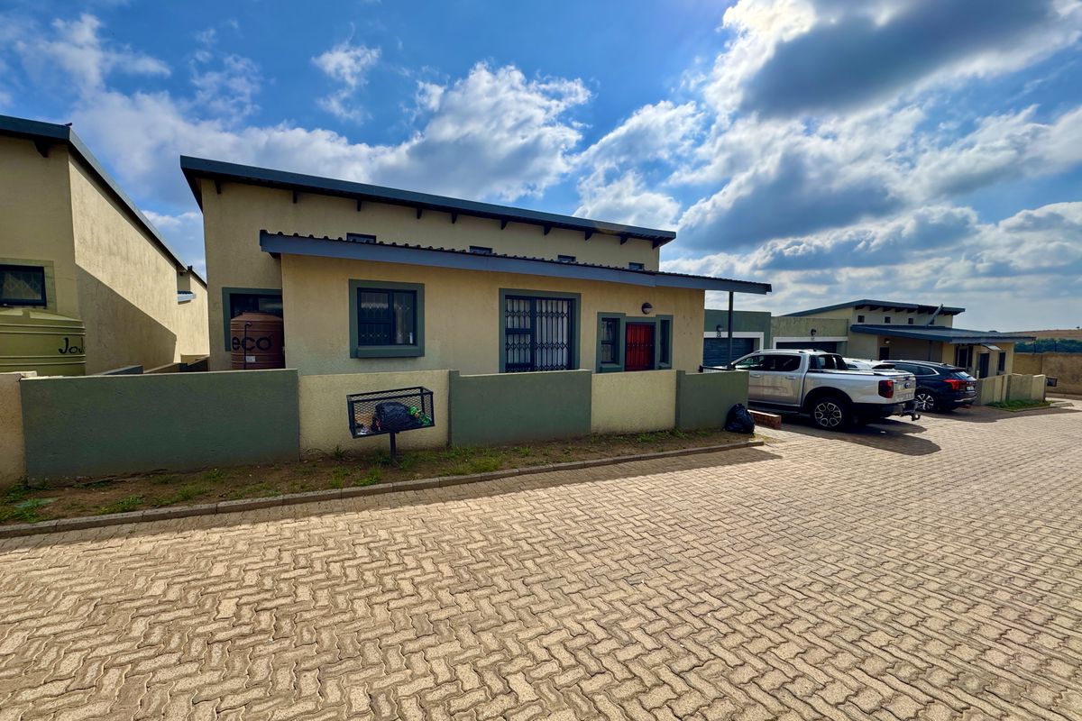 Modern 3-Bedroom Home with Inverter and Backup Water in Secure Ben Fleur Estate. - Photo 2