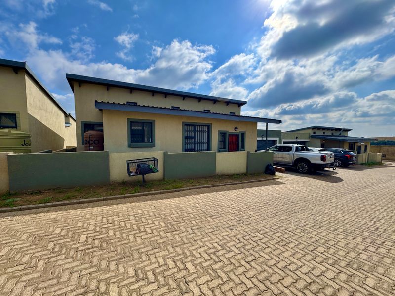 Modern 3-Bedroom Home with Inverter and Backup Water in Secure Ben Fleur Estate. - Photo 2
