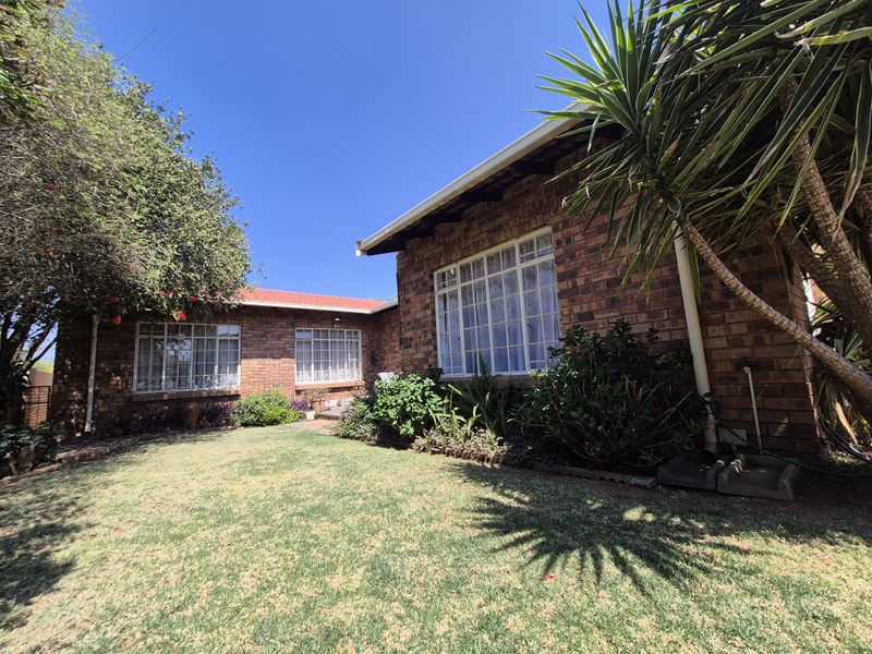 Found it! Your perfect Home in the Perfect Location! - Photo 3