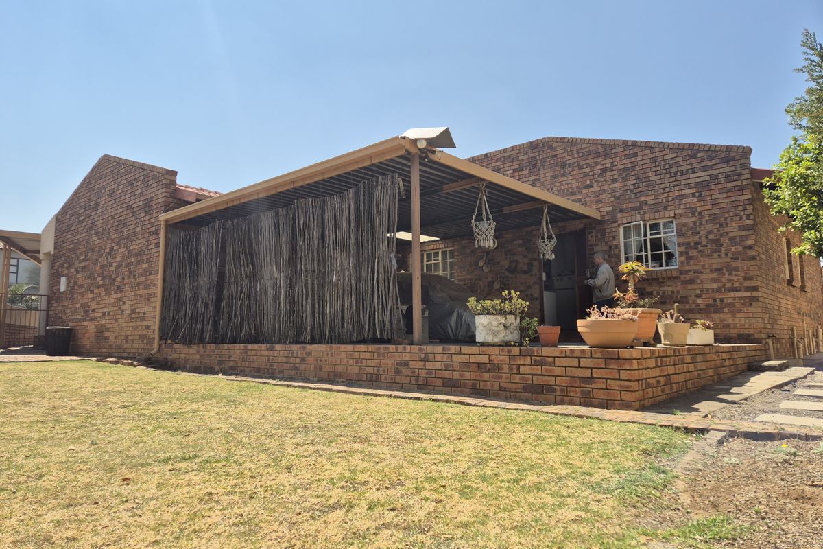 Found it! Your perfect Home in the Perfect Location! - Photo 2