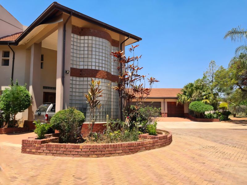 6 Bedroom House for Sale in Bendor - Photo 1